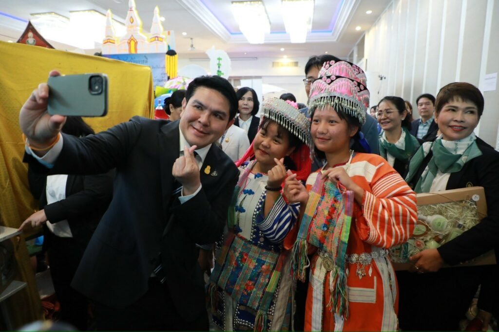 http://line_album_%e0%b8%9b%e0%b8%a3%e0%b8%b0%e0%b8%98%e0%b8%b2%e0%b8%99%e0%b8%9e%e0%b8%b4%e0%b8%98%e0%b8%b5%e0%b9%80%e0%b8%9b%e0%b8%b4%e0%b8%94%e0%b8%87%e0%b8%b2%e0%b8%99%e0%b8%a7%e0%b8%b1%e0%b8%99%e0%b8%95